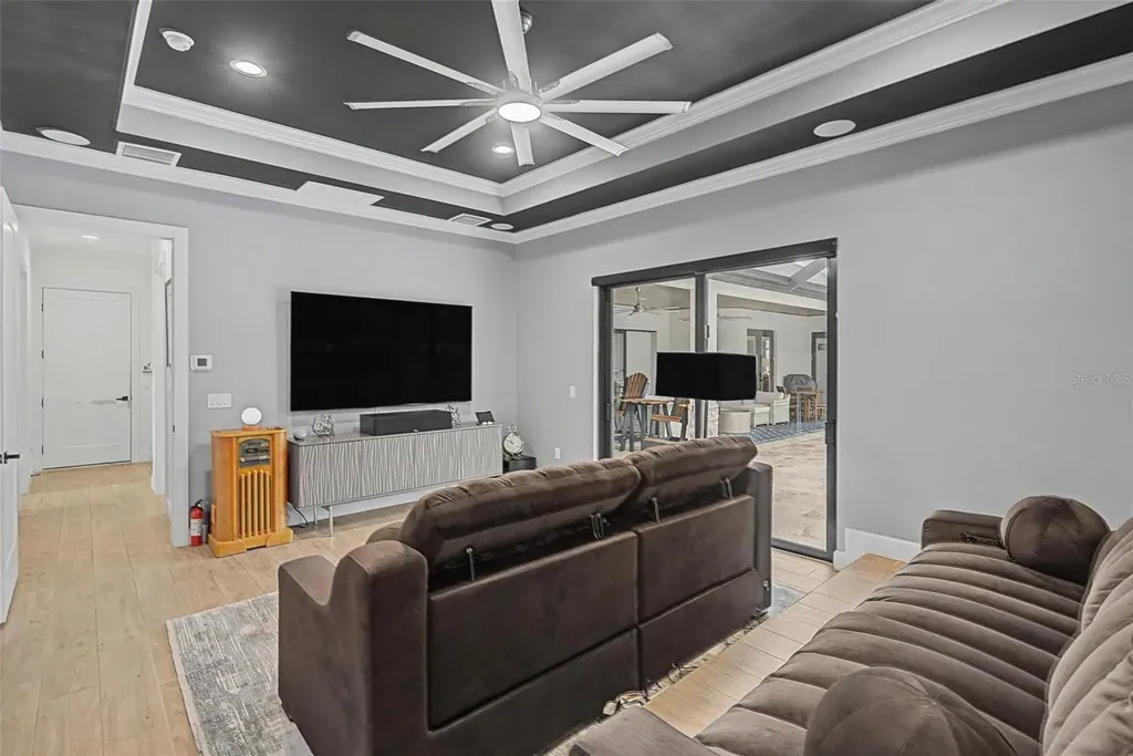 218 Hawk Talon Drive Lithia FL 33547
