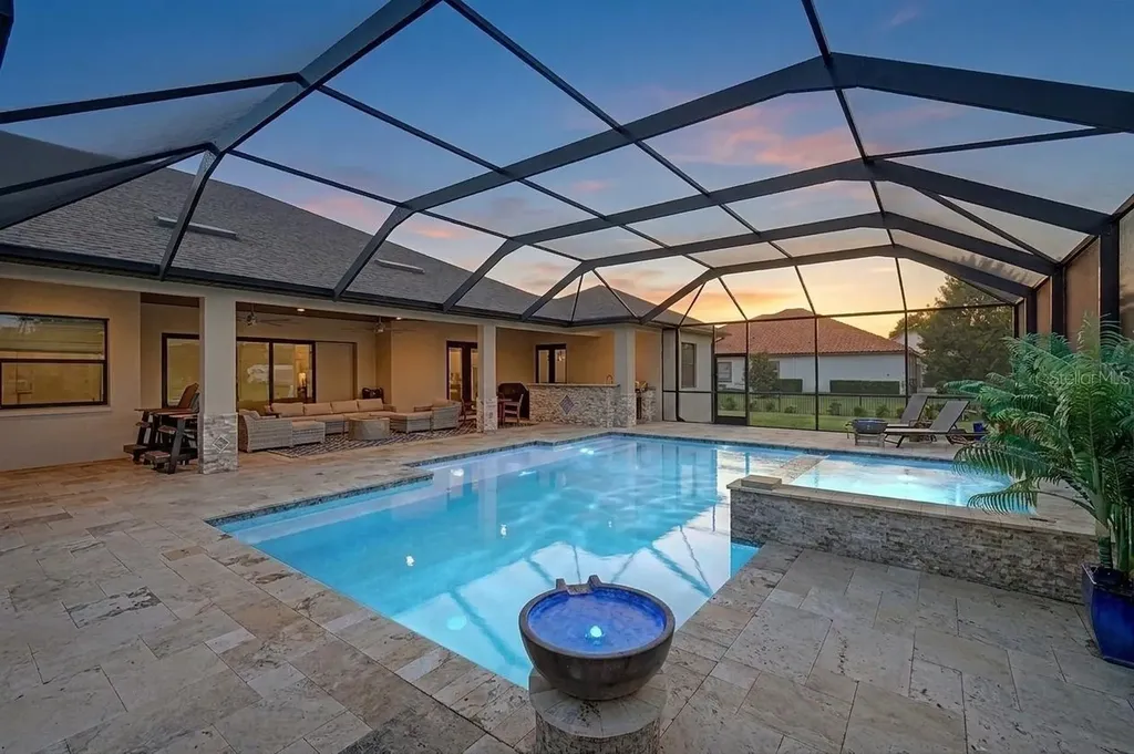 218 Hawk Talon Drive Lithia FL 33547