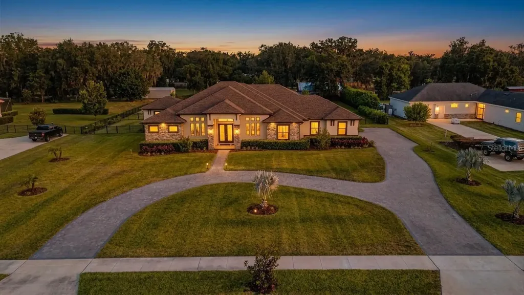 218 Hawk Talon Drive Lithia FL 33547