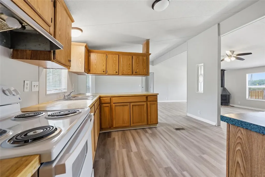 350 Ishie Avenue Bronson FL 32621