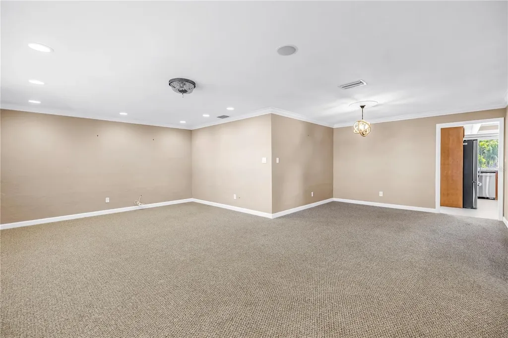 1820 Tanglewood Drive NE St Petersburg FL 33702