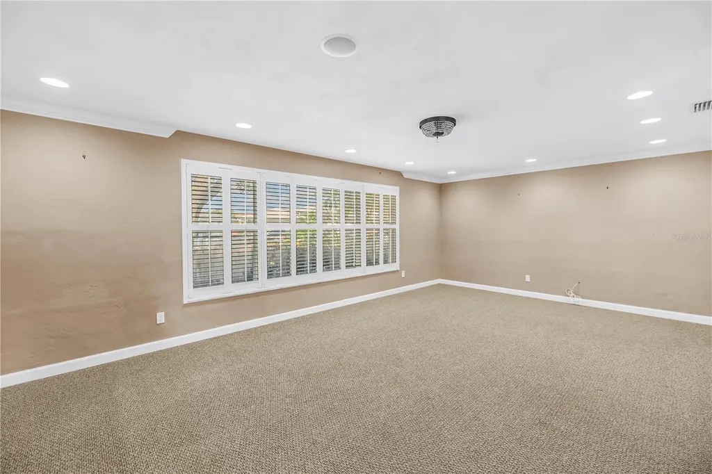 1820 Tanglewood Drive NE St Petersburg FL 33702