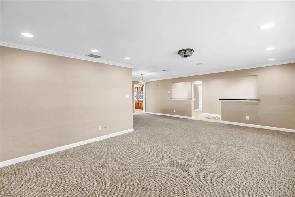 1820 Tanglewood Drive NE St Petersburg FL 33702