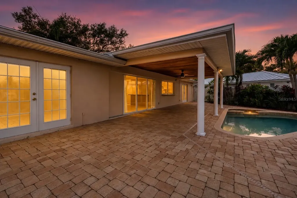 1820 Tanglewood Drive NE St Petersburg FL 33702