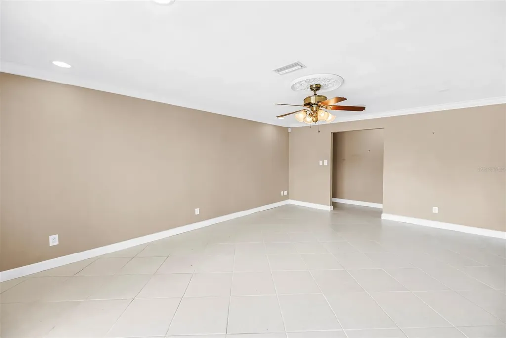 1820 Tanglewood Drive NE St Petersburg FL 33702