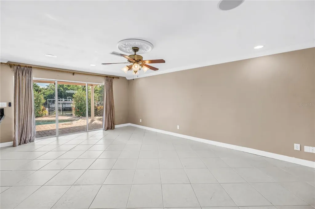 1820 Tanglewood Drive NE St Petersburg FL 33702