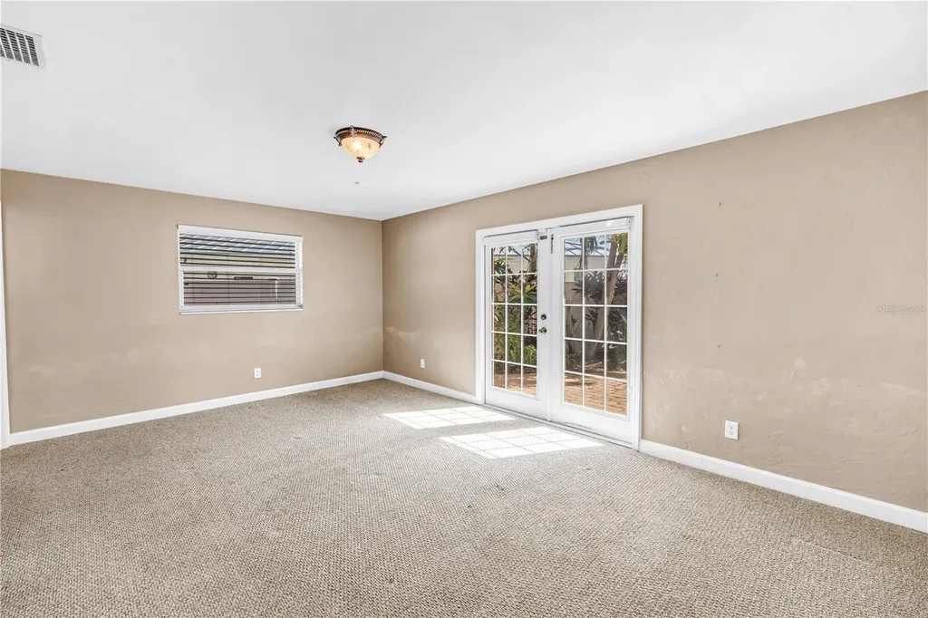 1820 Tanglewood Drive NE St Petersburg FL 33702