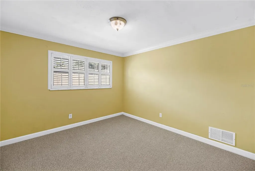 1820 Tanglewood Drive NE St Petersburg FL 33702