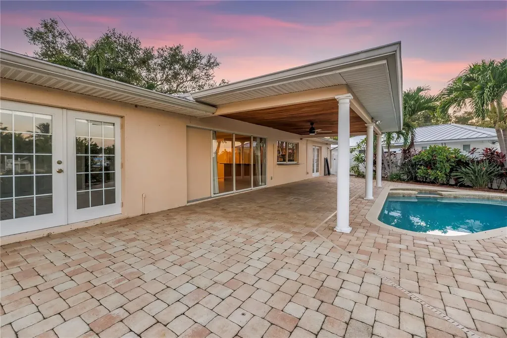 1820 Tanglewood Drive NE St Petersburg FL 33702