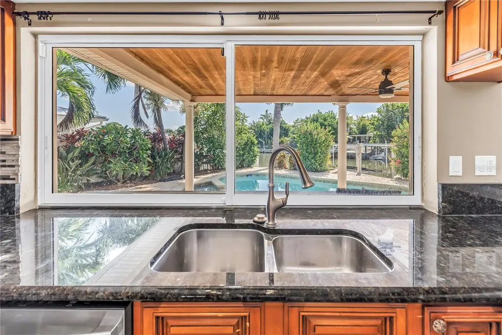 1820 Tanglewood Drive NE St Petersburg FL 33702