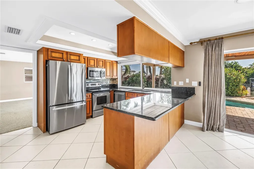 1820 Tanglewood Drive NE St Petersburg FL 33702