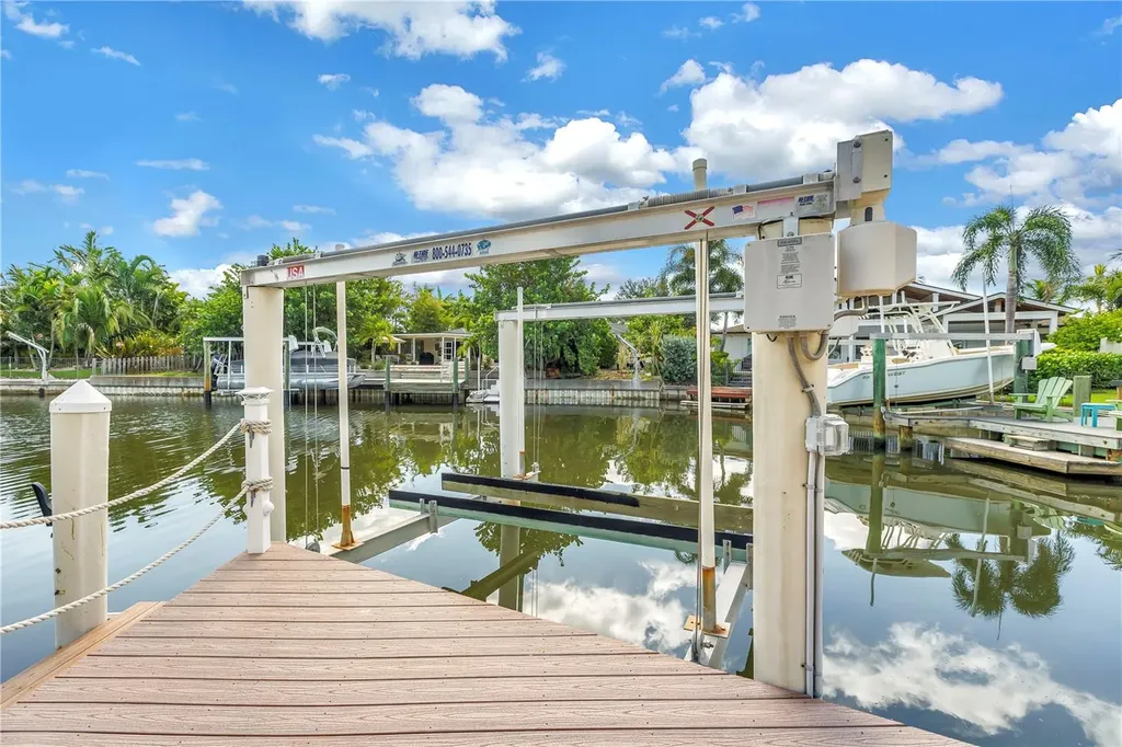 1820 Tanglewood Drive NE St Petersburg FL 33702