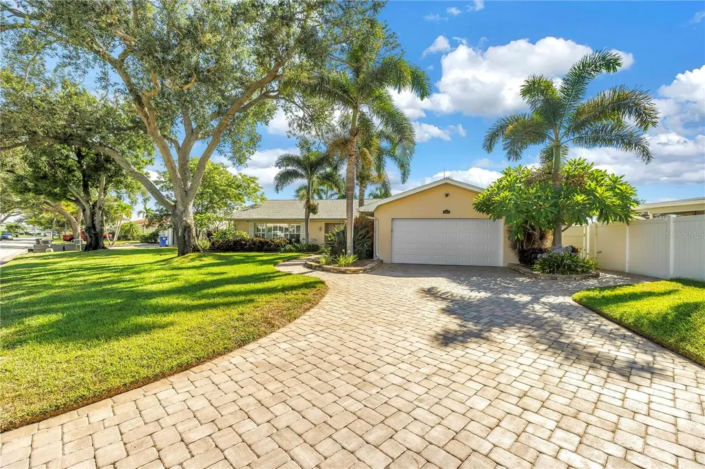 1820 Tanglewood Drive NE St Petersburg FL 33702