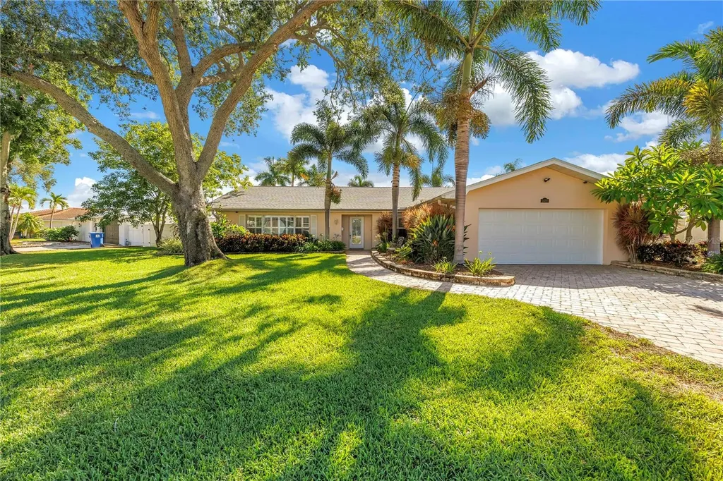 1820 Tanglewood Drive NE St Petersburg FL 33702