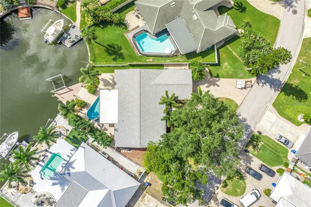 1820 Tanglewood Drive NE St Petersburg FL 33702
