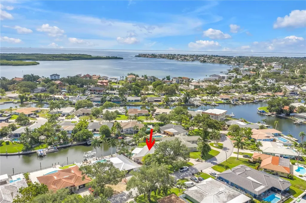 1820 Tanglewood Drive NE St Petersburg FL 33702