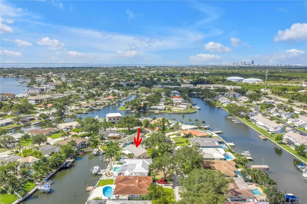 1820 Tanglewood Drive NE St Petersburg FL 33702
