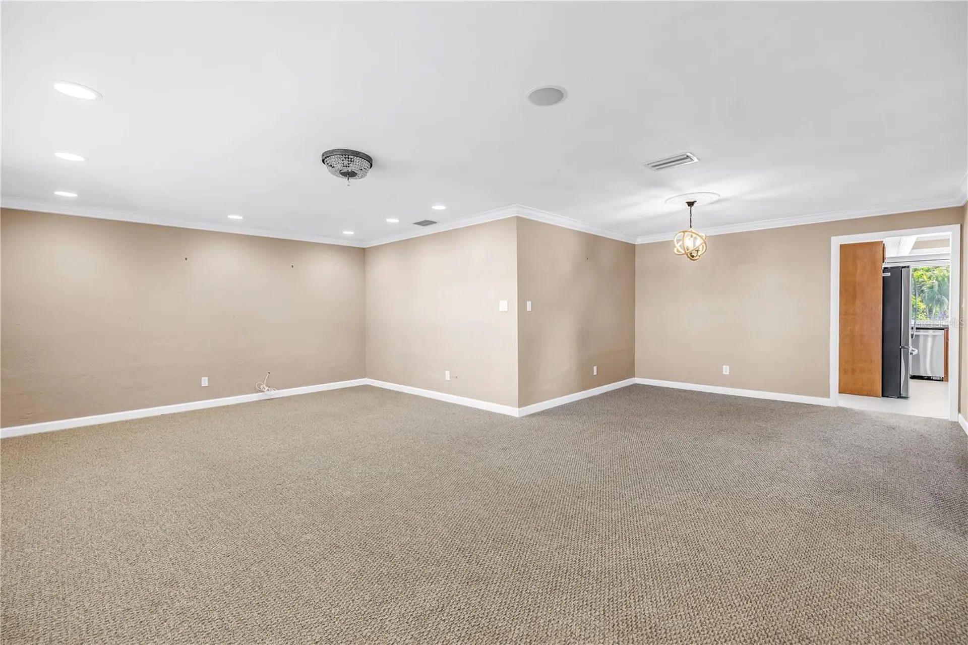 1820 Tanglewood Drive NE St Petersburg FL 33702