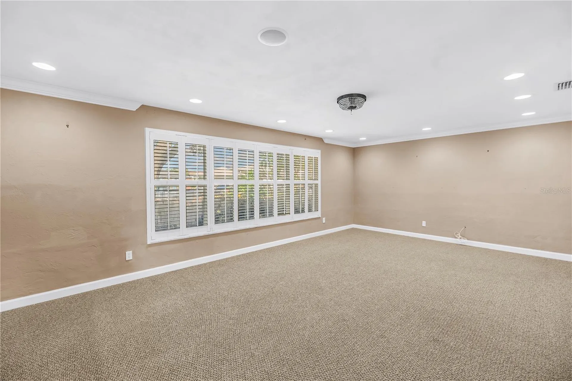 1820 Tanglewood Drive NE St Petersburg FL 33702