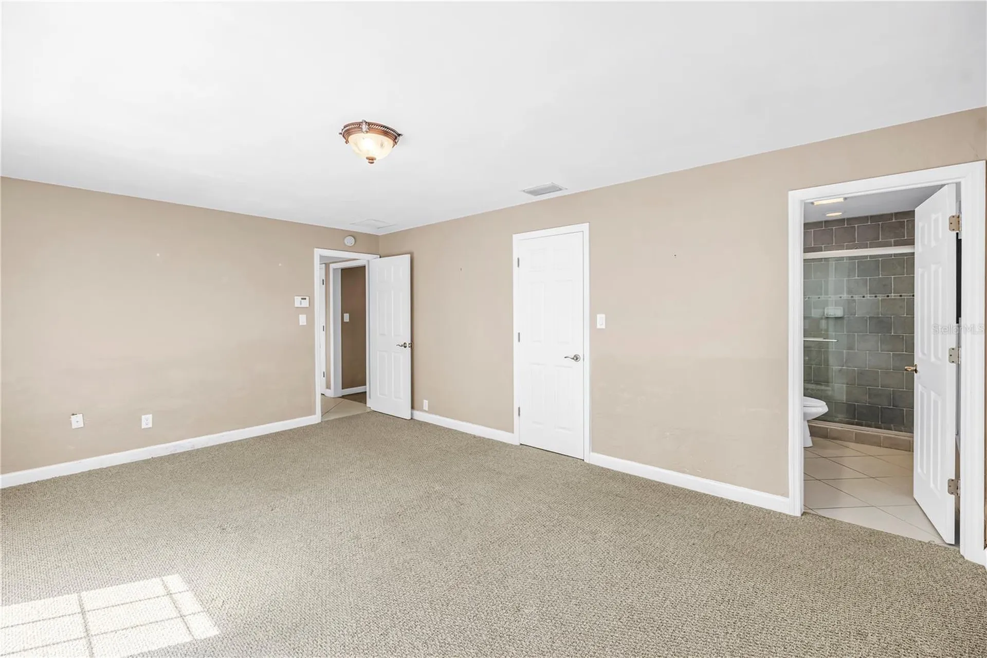1820 Tanglewood Drive NE St Petersburg FL 33702