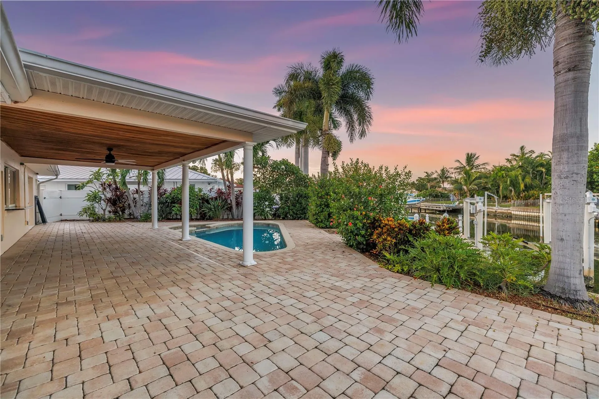 1820 Tanglewood Drive NE St Petersburg FL 33702