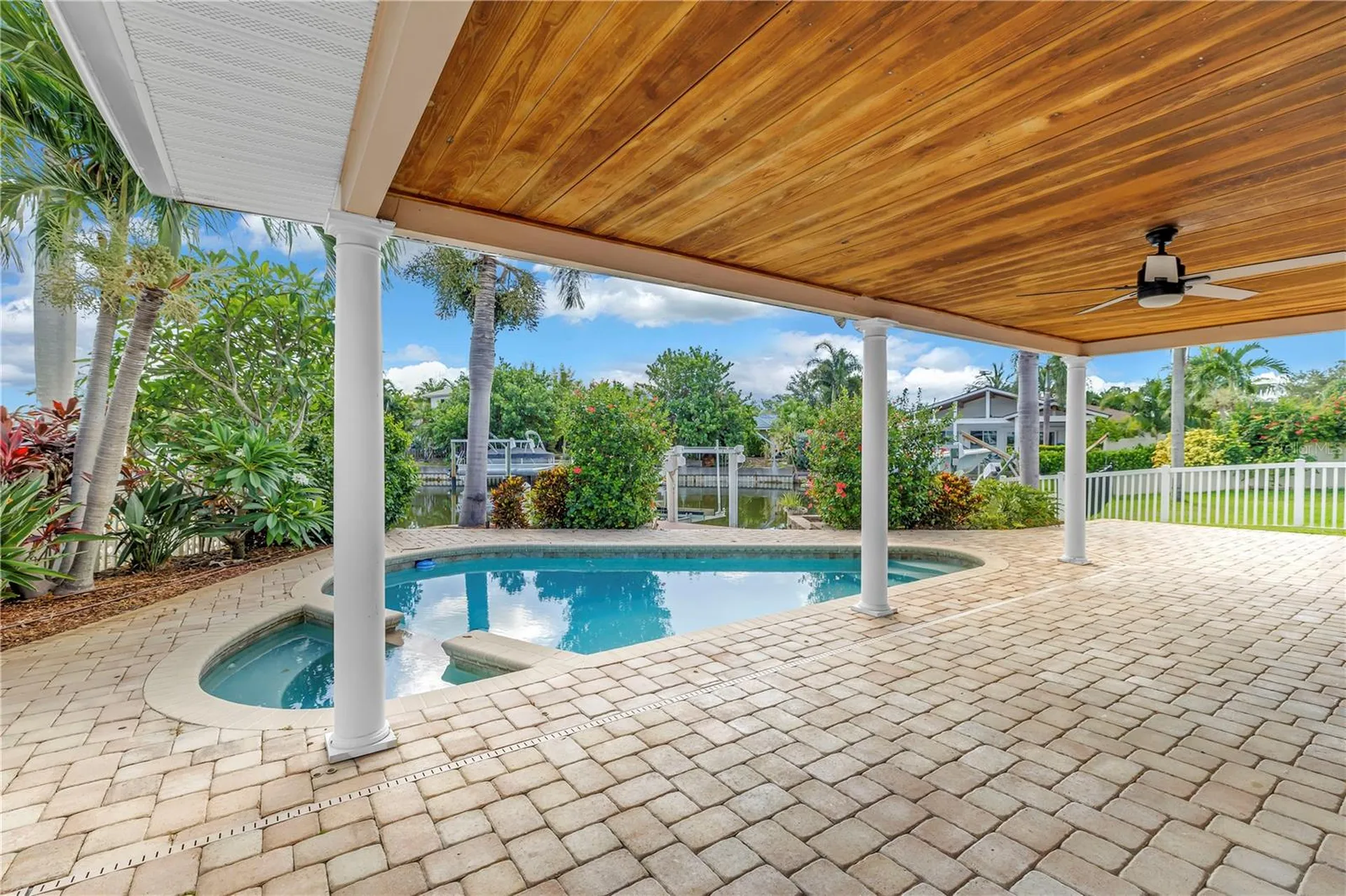 1820 Tanglewood Drive NE St Petersburg FL 33702
