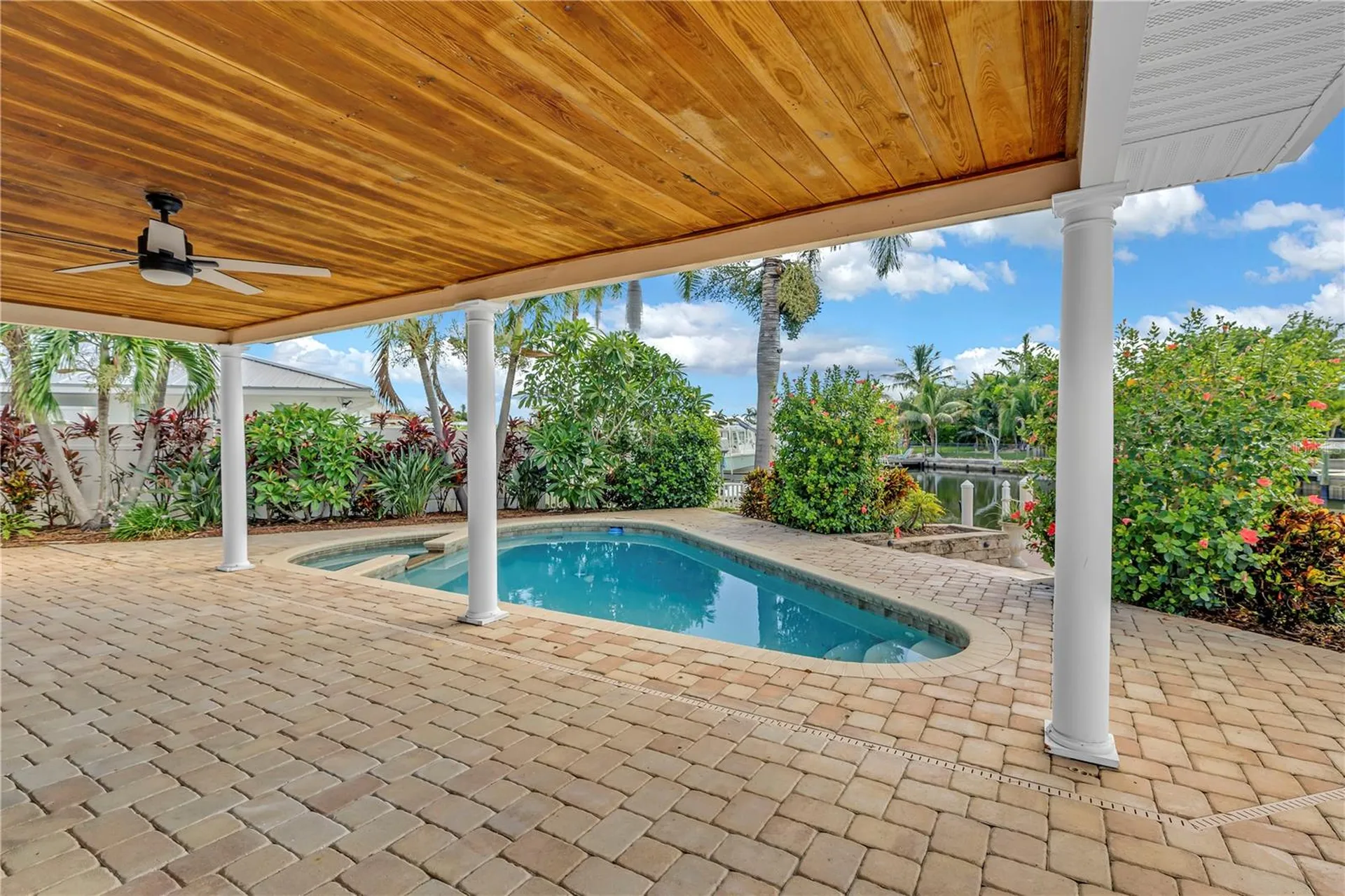 1820 Tanglewood Drive NE St Petersburg FL 33702