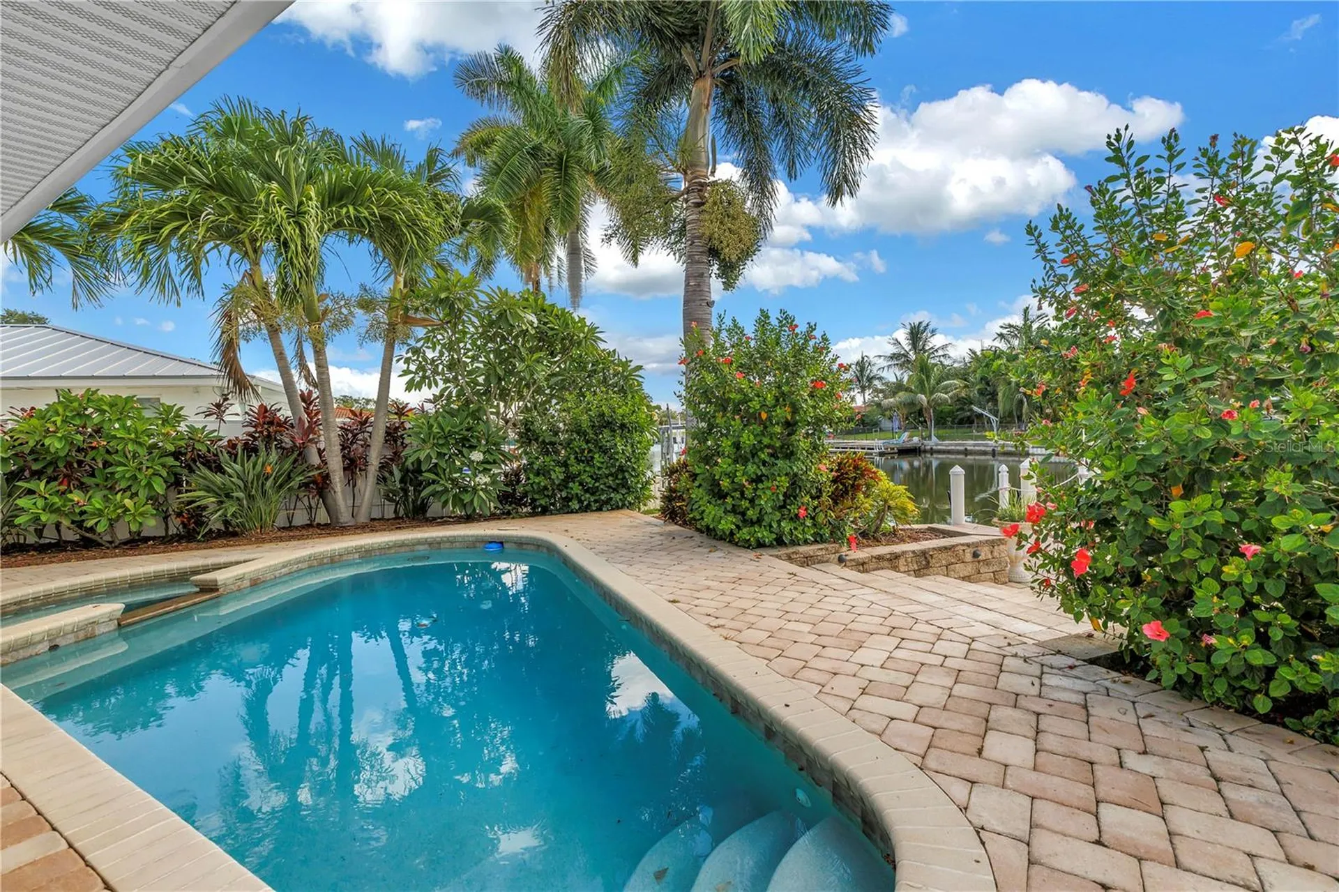 1820 Tanglewood Drive NE St Petersburg FL 33702