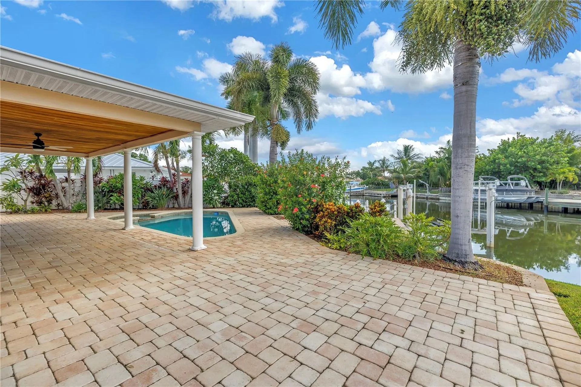1820 Tanglewood Drive NE St Petersburg FL 33702