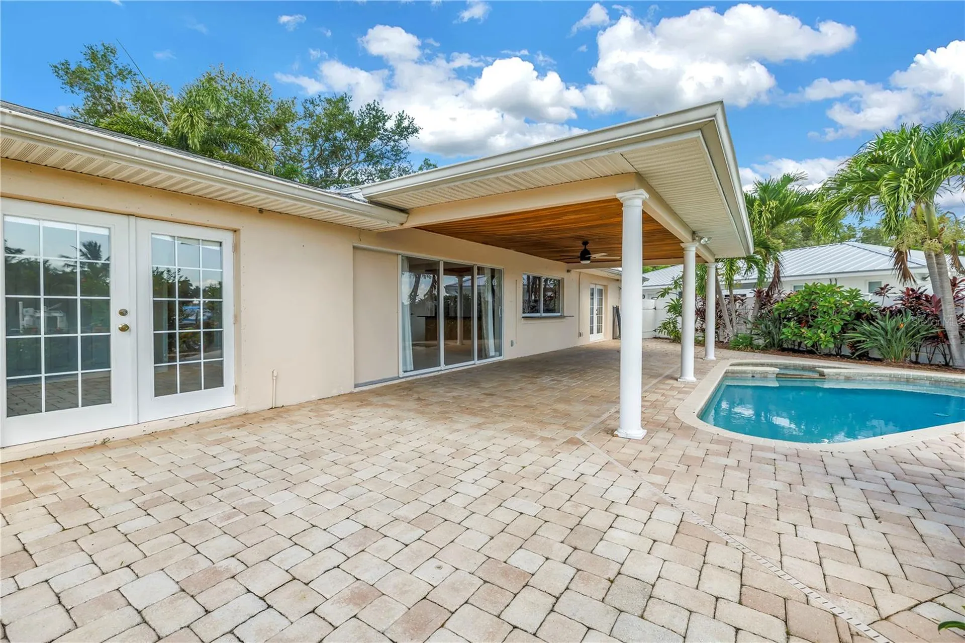 1820 Tanglewood Drive NE St Petersburg FL 33702