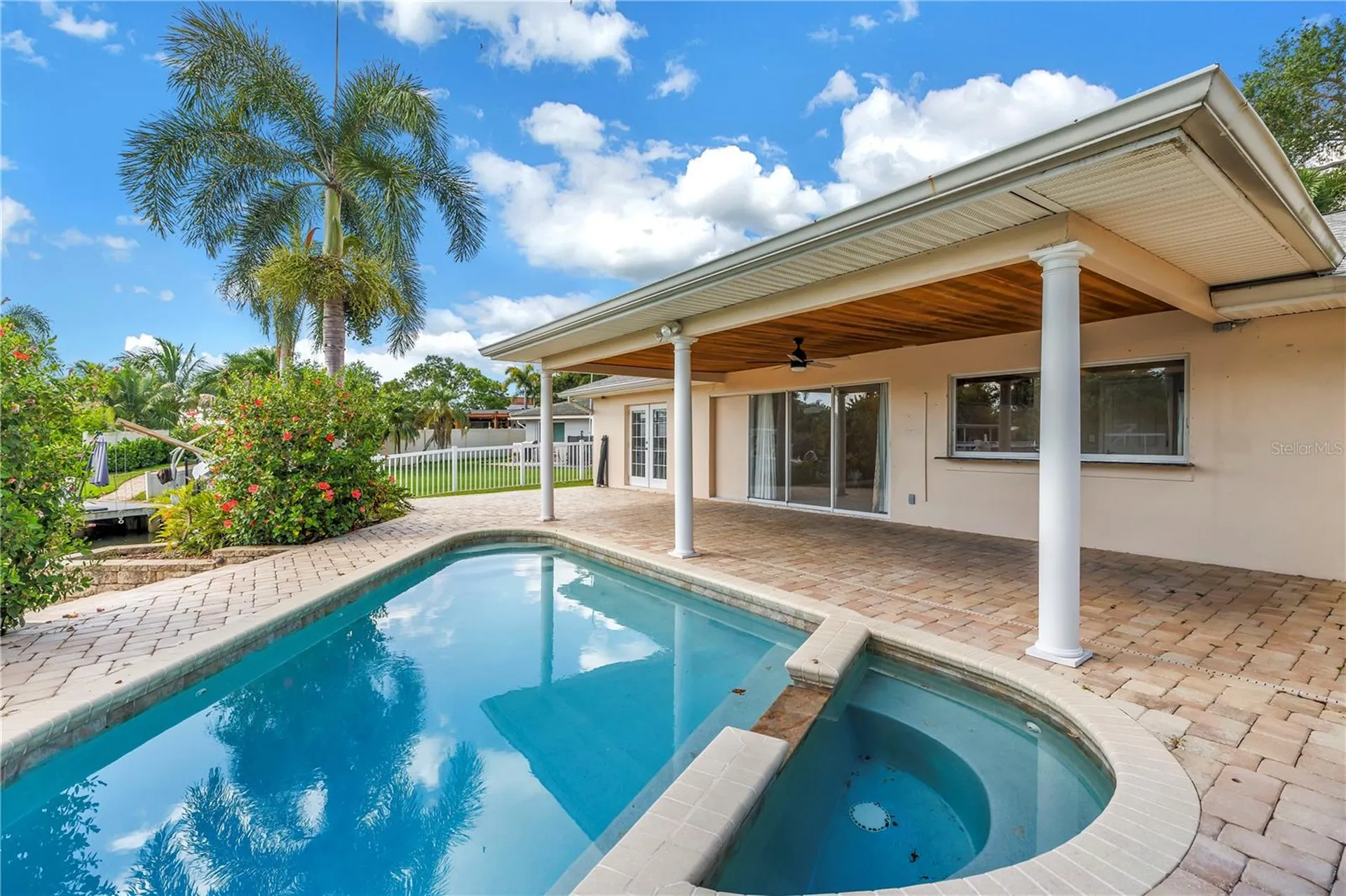 1820 Tanglewood Drive NE St Petersburg FL 33702