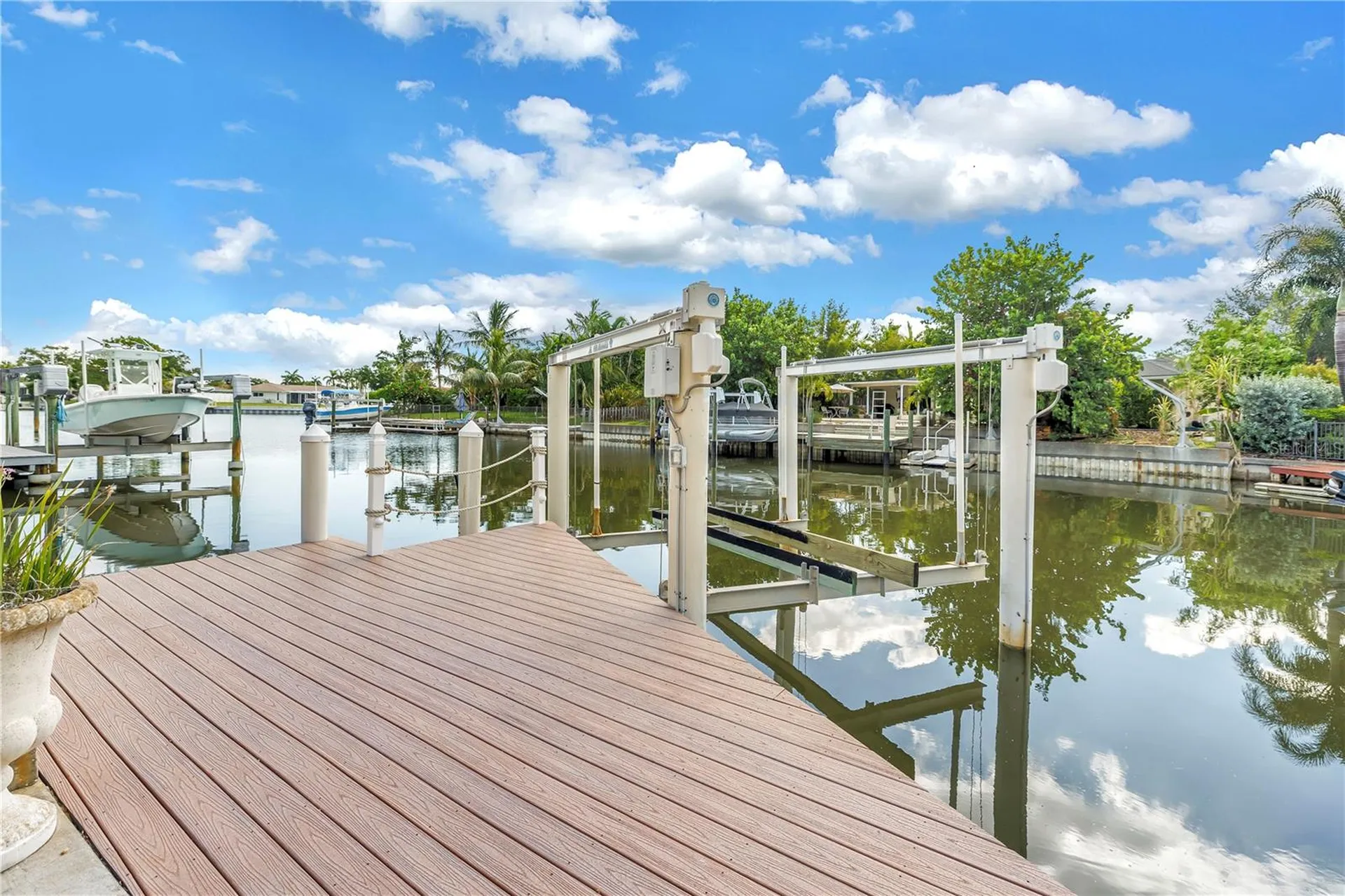 1820 Tanglewood Drive NE St Petersburg FL 33702