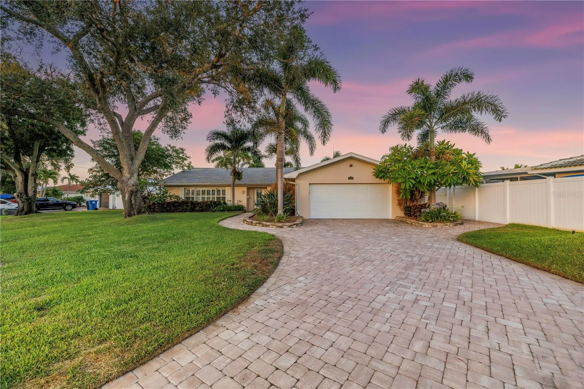 1820 Tanglewood Drive NE St Petersburg FL 33702