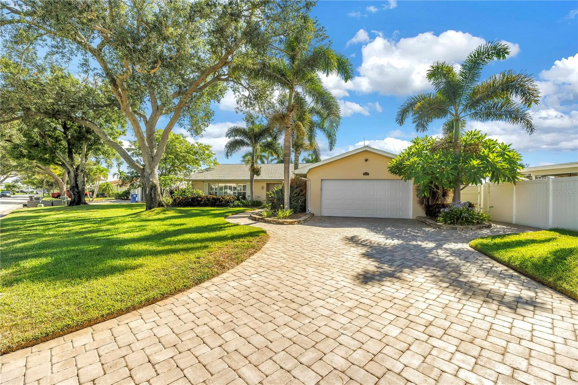 1820 Tanglewood Drive NE St Petersburg FL 33702