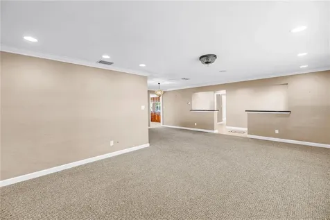 1820 Tanglewood Drive NE St Petersburg FL 33702