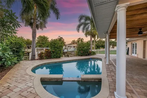1820 Tanglewood Drive NE St Petersburg FL 33702