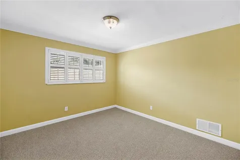 1820 Tanglewood Drive NE St Petersburg FL 33702