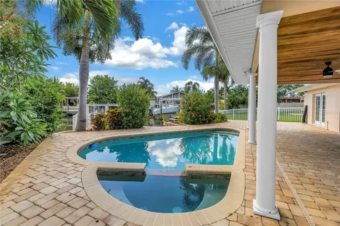 1820 Tanglewood Drive NE St Petersburg FL 33702