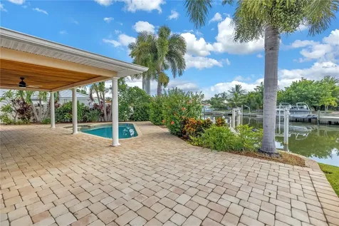 1820 Tanglewood Drive NE St Petersburg FL 33702