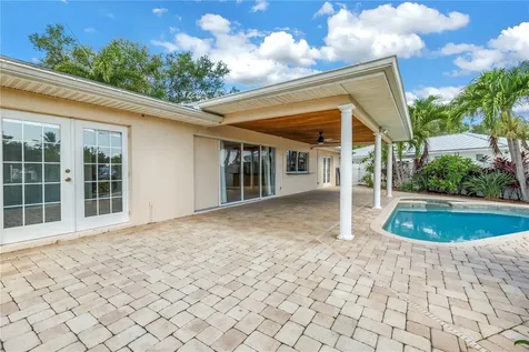 1820 Tanglewood Drive NE St Petersburg FL 33702