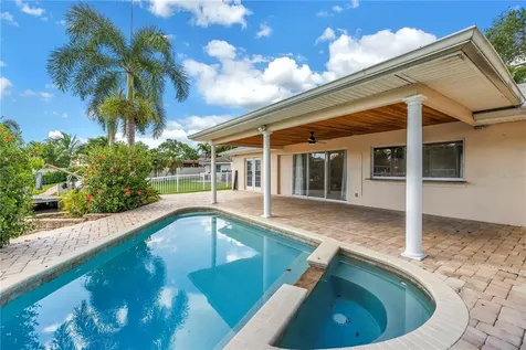 1820 Tanglewood Drive NE St Petersburg FL 33702