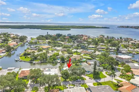 1820 Tanglewood Drive NE St Petersburg FL 33702