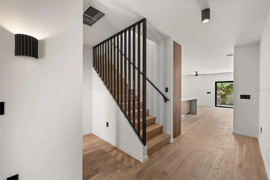 1681 Oak Street Sarasota FL 34236