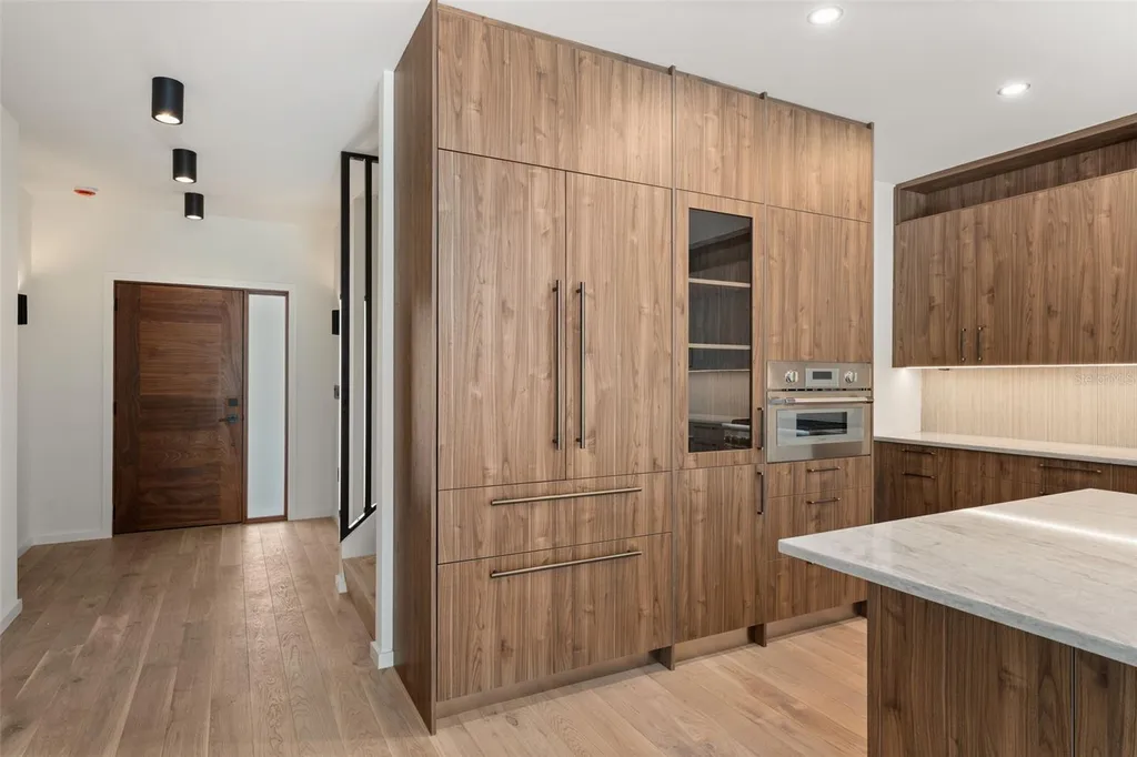 1681 Oak Street Sarasota FL 34236