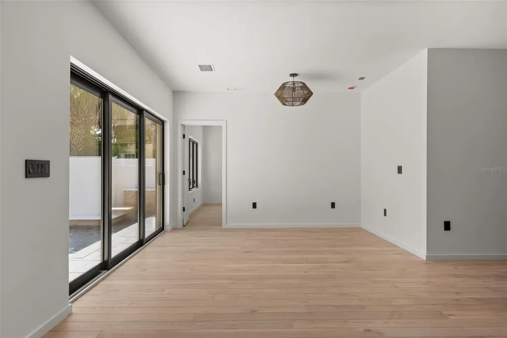 1681 Oak Street Sarasota FL 34236