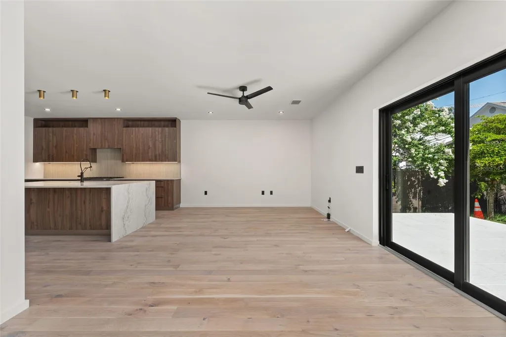 1681 Oak Street Sarasota FL 34236