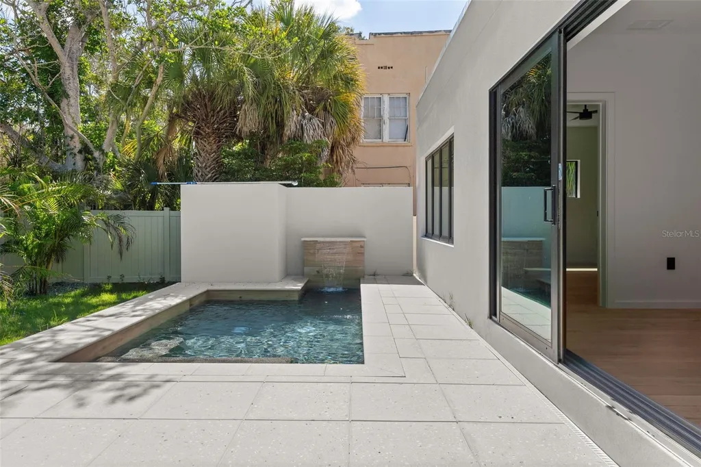1681 Oak Street Sarasota FL 34236