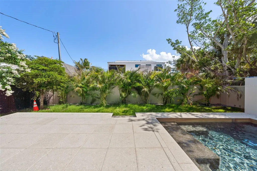 1681 Oak Street Sarasota FL 34236