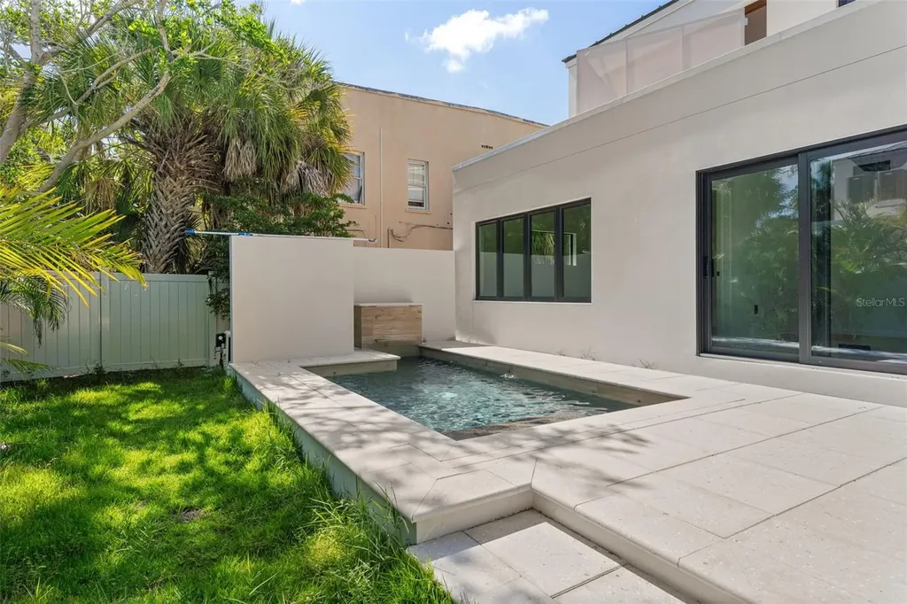 1681 Oak Street Sarasota FL 34236