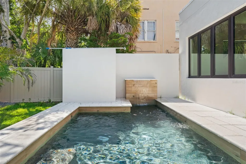 1681 Oak Street Sarasota FL 34236